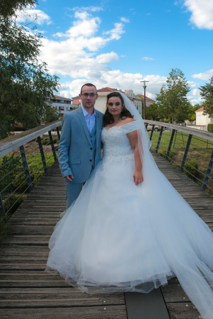 Photographe Montbrison Adri Photos Mariage Montrond les Bains couple passerelle